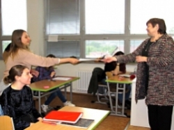 Předání výročního vysvědčení maturantům a výuka